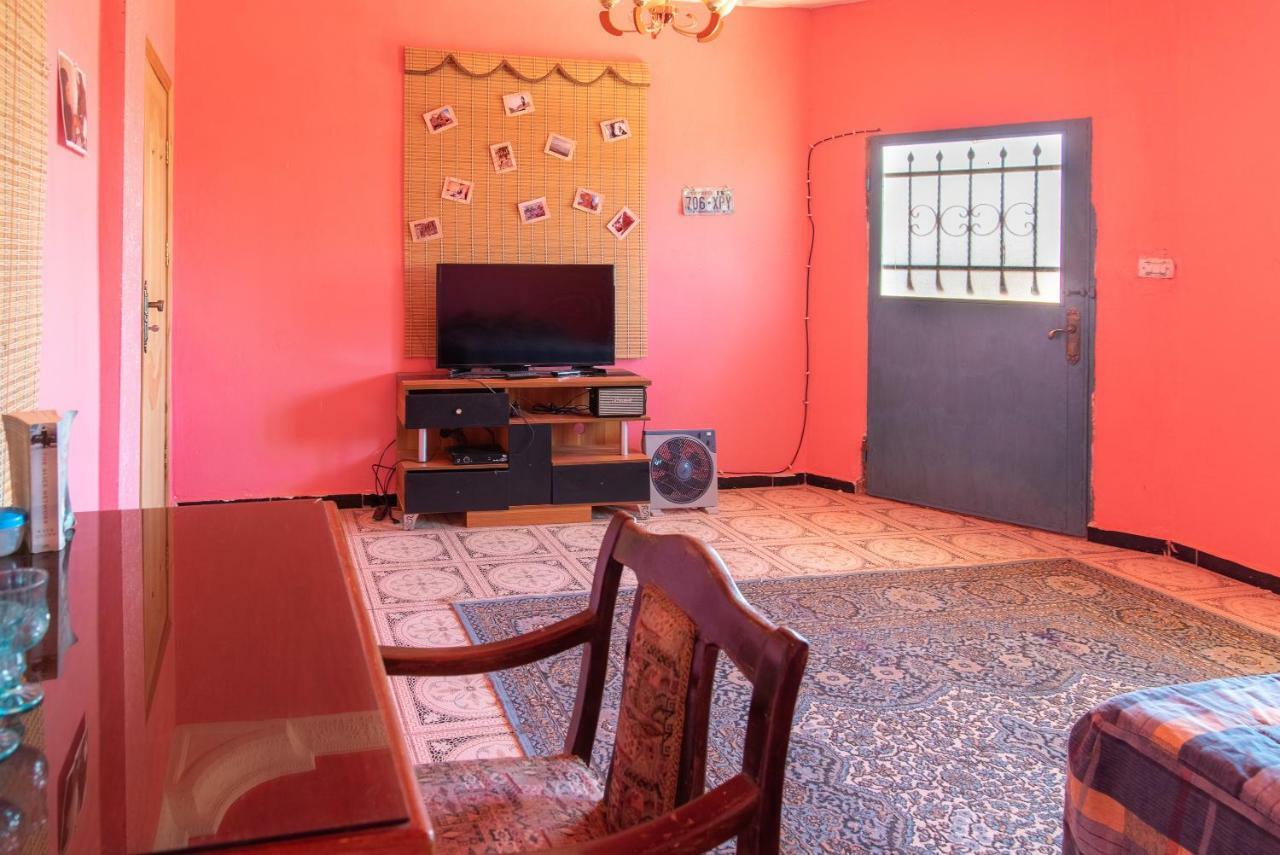 瓦迪穆萨Bedouin Pink Ecohouse住宿加早餐旅馆 外观 照片