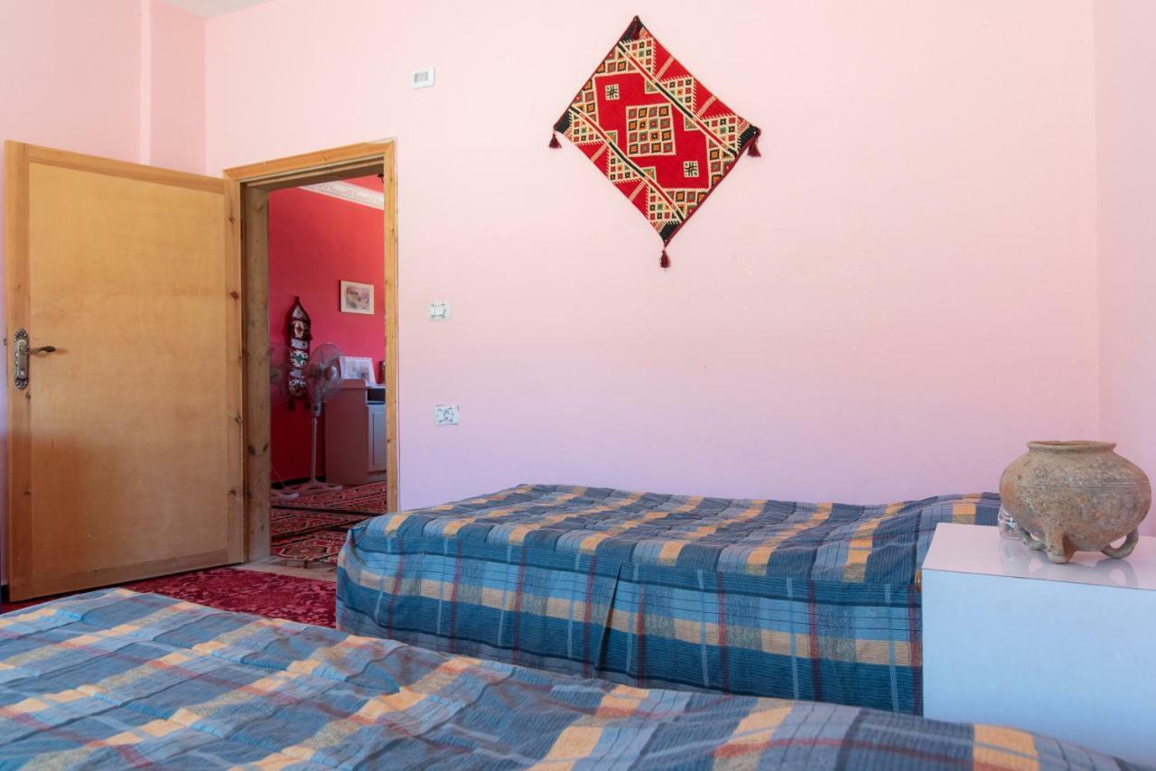 瓦迪穆萨Bedouin Pink Ecohouse住宿加早餐旅馆 外观 照片